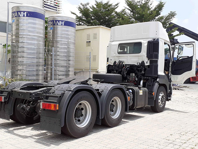 Khung gầm xe đầu kéo Hino 2 cầu